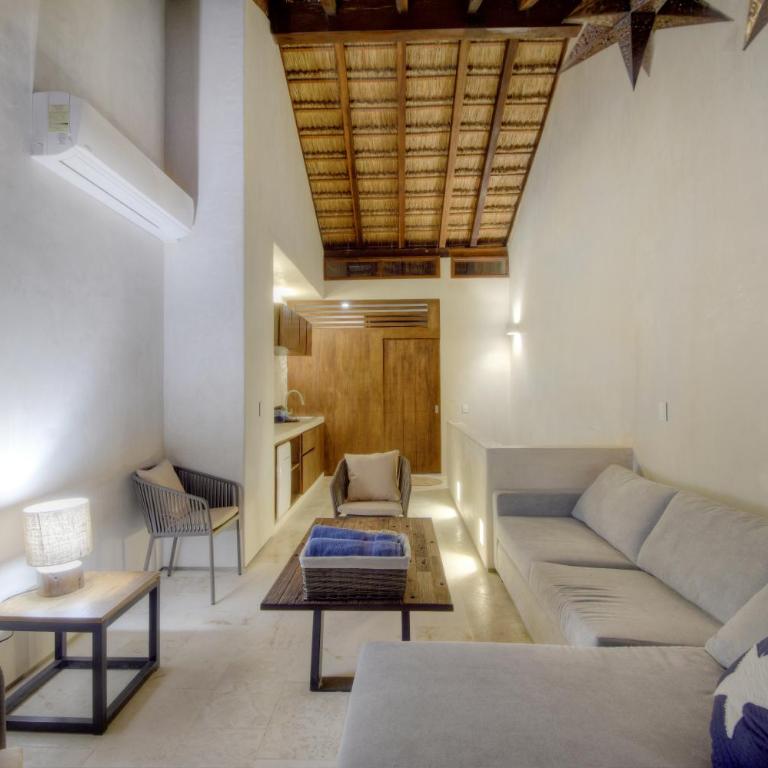 Eco-chic Design Condos Wrapped in Nature's Elements by Stella Rentals - Apartamento con balcón - 3