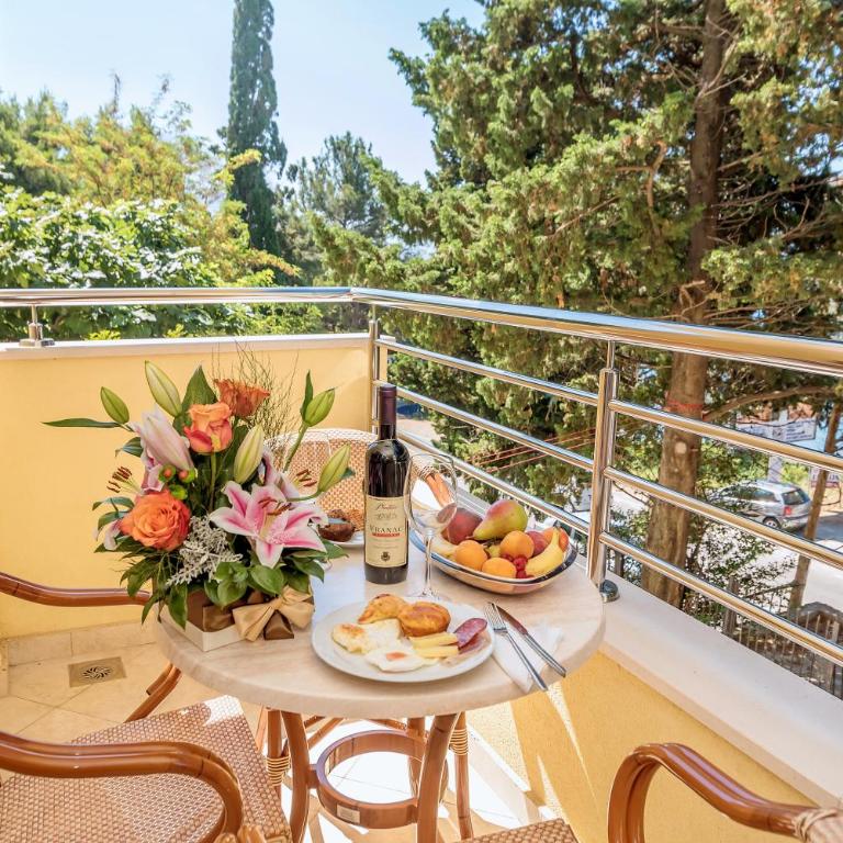 Villa Antivari - Dvokrevetna Soba sa Bračnim Krevetom/Zasebnim Krevetima i Pogledom na More - 5