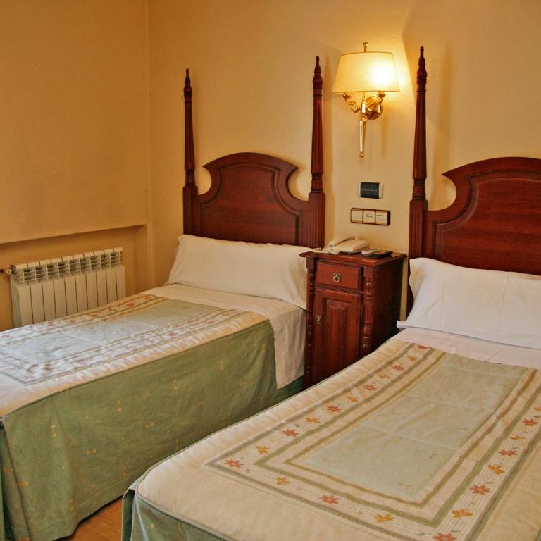 Hostal Victoria II - Double or Twin Room - 9