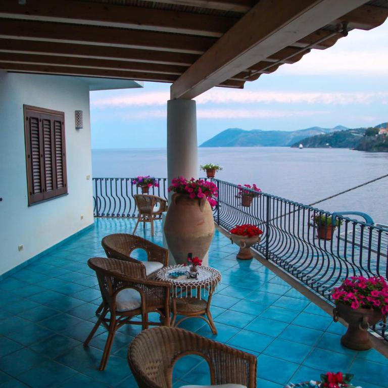 B&B Alta Marea Lipari - Double or Twin Room with Side Sea View - 10