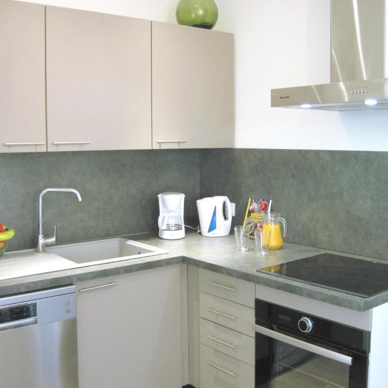 Résidence Agathos (un jardin sur la plage) - A l'Etage - One-Bedroom Apartment with Partial Sea View - 8