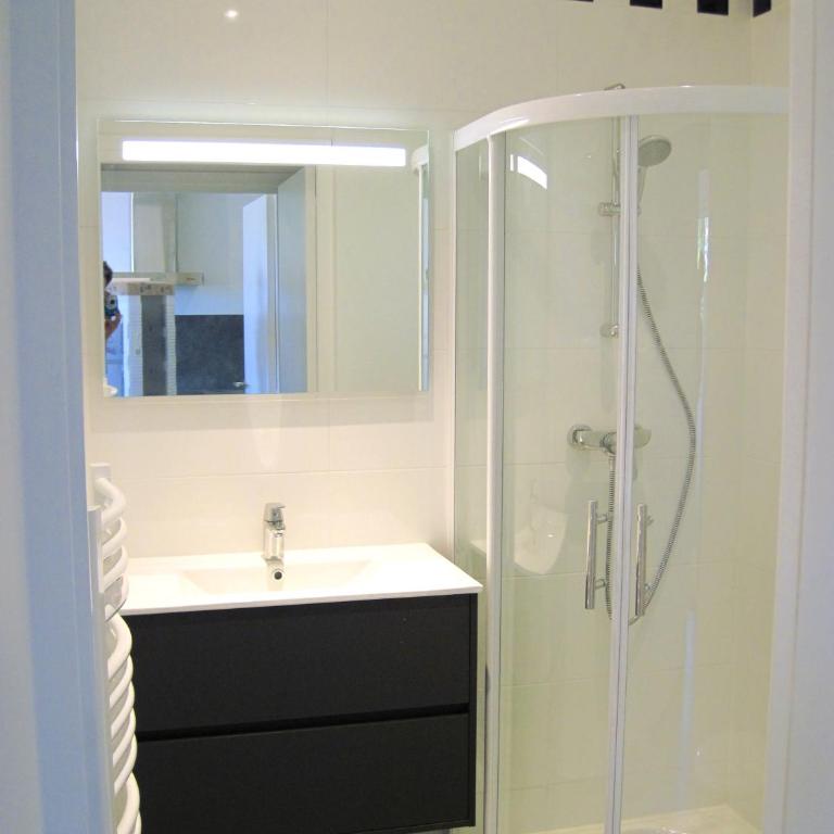 Résidence Agathos (un jardin sur la plage) - A l'Etage - One-Bedroom Apartment with Partial Sea View - 9