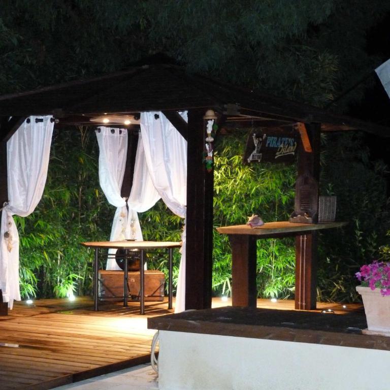 Les Bambous B&B - Doppelzimmer mit Poolblick - 10