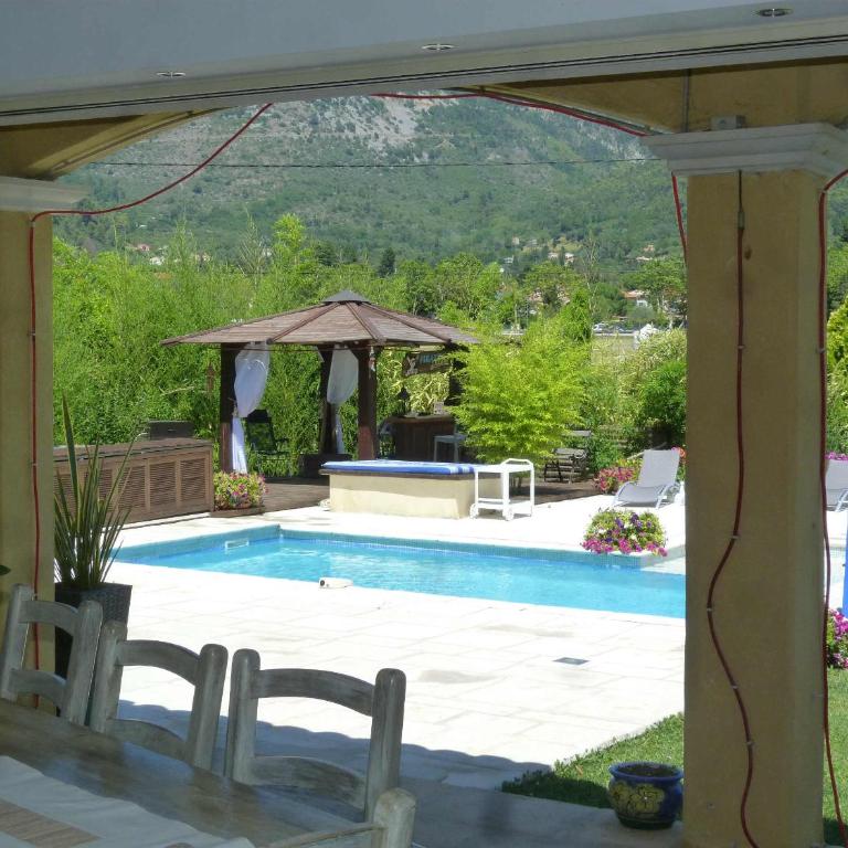 Les Bambous B&B - Doppelzimmer mit Poolblick - 14