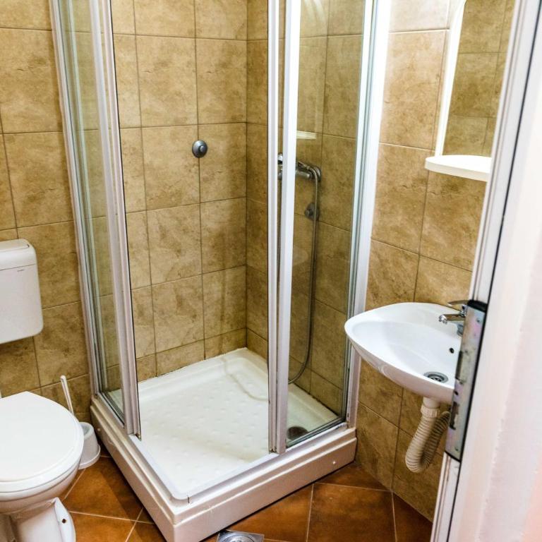 Guesthouse Lovćen - Mala Dvokrevetna Soba sa Zasebnim Krevetima - 12