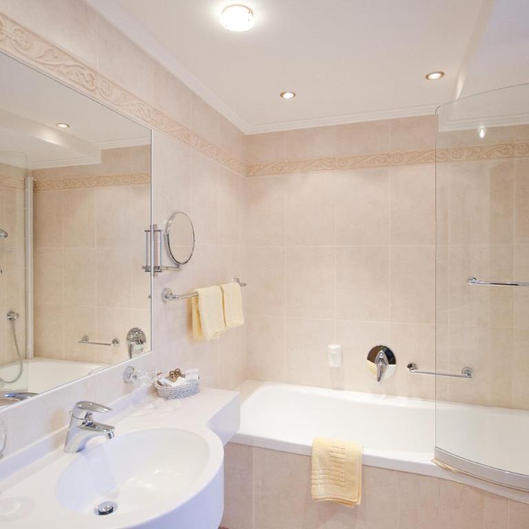 Hotel Regina - Comfort Doppelzimmer - 9