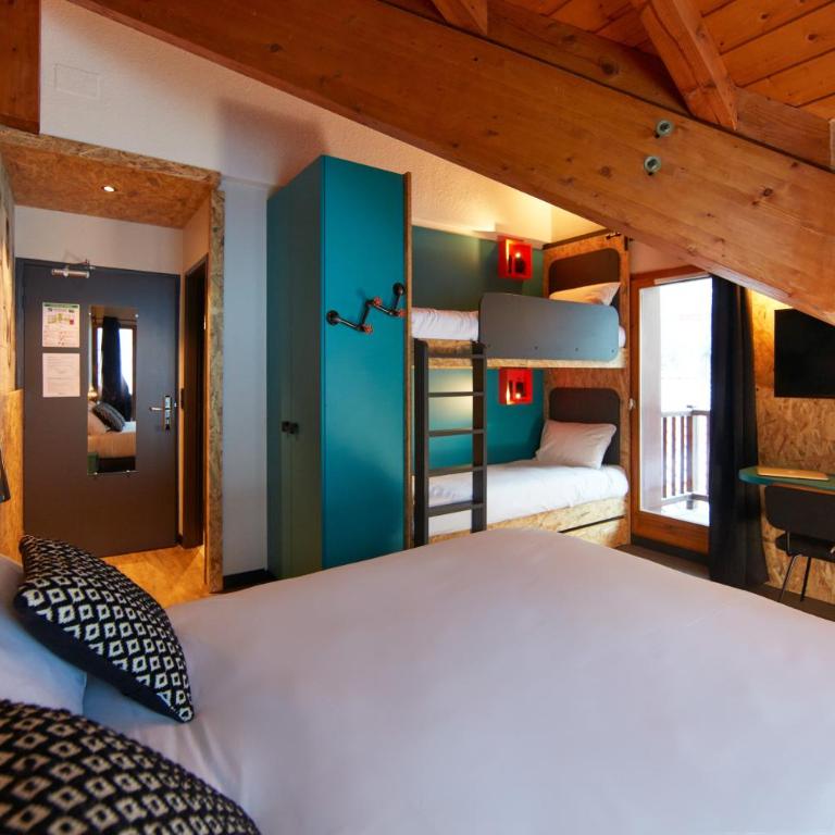 Moontain Hostel - Chambre Quadruple Premium avec Salle de Bains Privative - 9