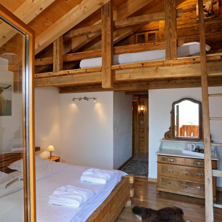 Les chambres et Roulottes des Noisetiers - Dreibettzimmer mit Bergblick - 3