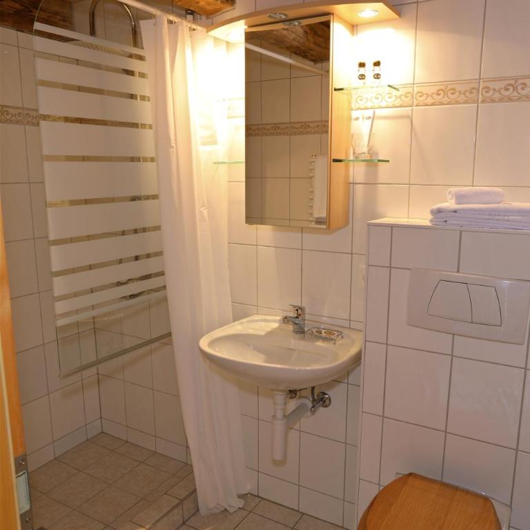Les chambres et Roulottes des Noisetiers - Dreibettzimmer mit Bergblick - 8