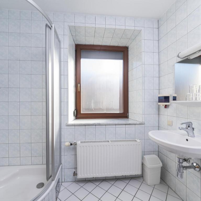 Lavilo Hotel Straßgang - Dreibettzimmer - 3