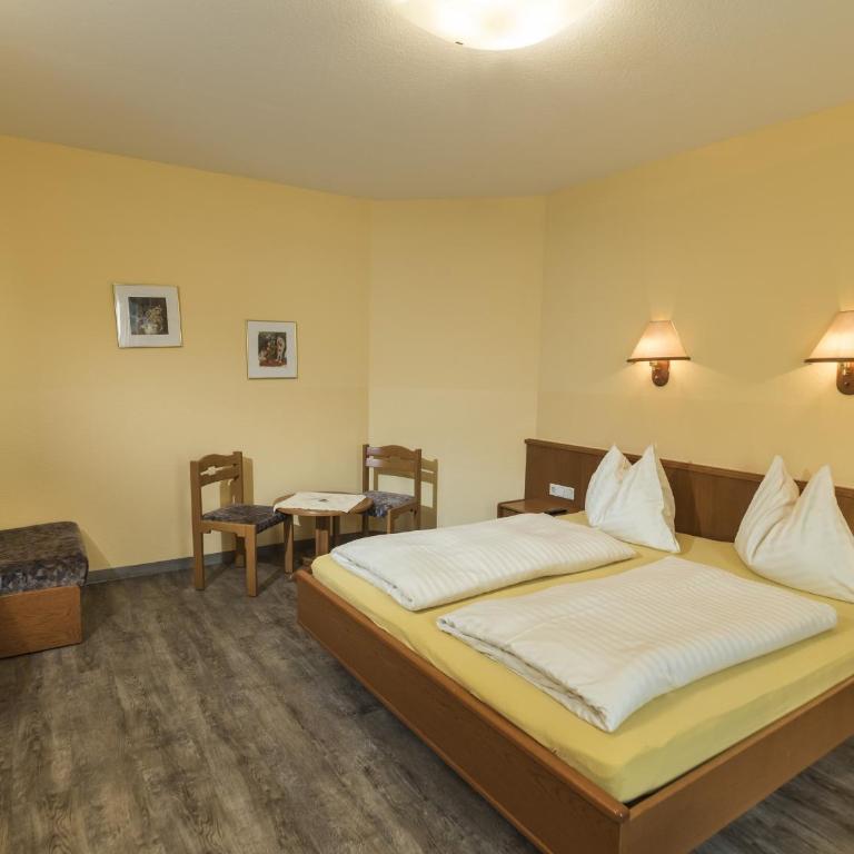 Lavilo Hotel Straßgang - Dreibettzimmer - 1