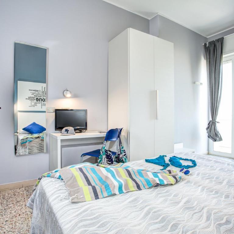 Hotel Tritone Rimini - Deluxe Double Room with Side Sea View - 3