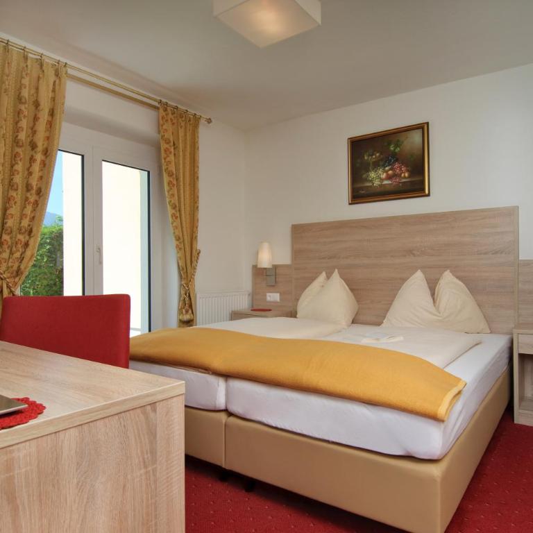 Hotel-Pension Melcher - Doppelzimmer mit Seeblick - 10