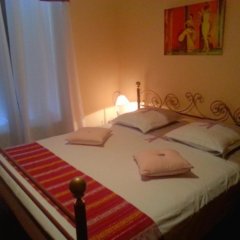 Chambres d'hôtes Mille et une nuits en Provence - Chambre Double avec Salle de Bains Commune - 11