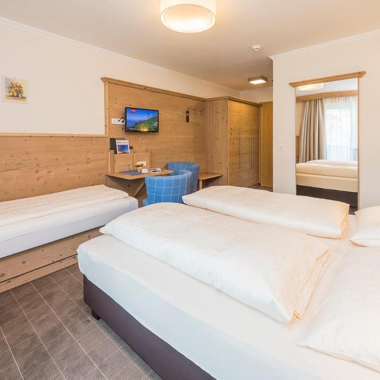 Hotel Garni Entstrasser - Double Room with Extra Bed and Balcony - 2