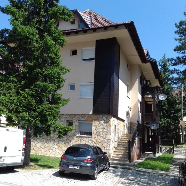Apartmani Kris - Apartman sa 2 Spavaće Sobe i Pogledom na Bazen - 2