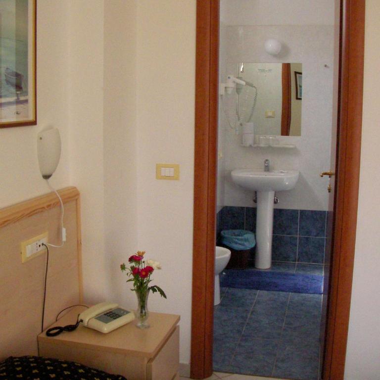 Hotel Delle Mimose - Camera Matrimoniale/Doppia con Letti Singoli - 9