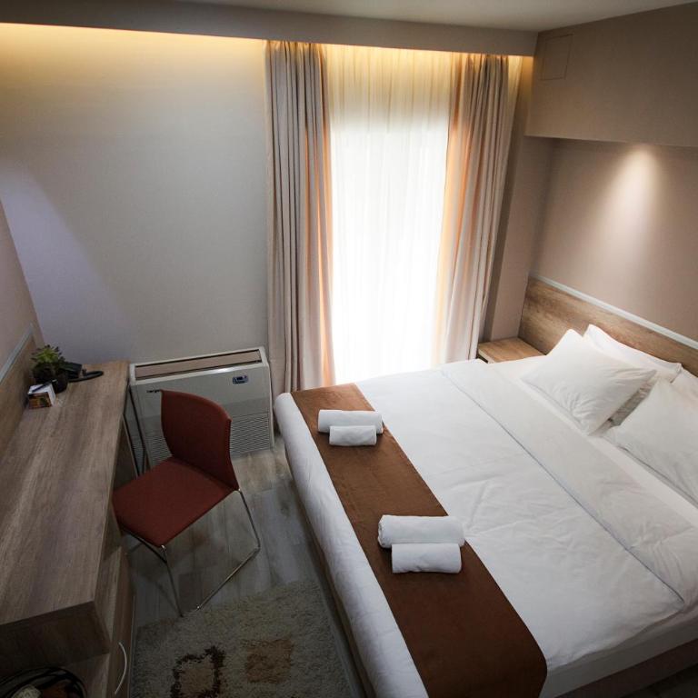 Guesthouse Junior - Deluxe Double or Twin Room - 1