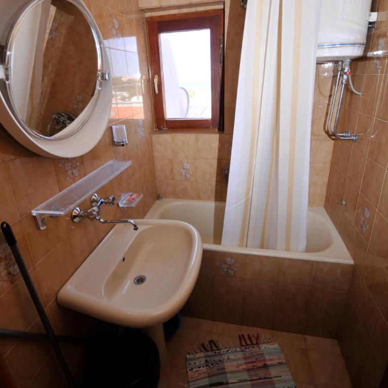 Marko Apartments - Niskobudžetna Dvokrevetna Soba sa Bračnim Krevetom - 5