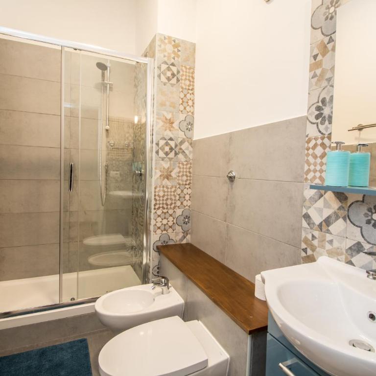 Seven Rooms Vatican - Camera Tripla Comfort con Doccia - 16
