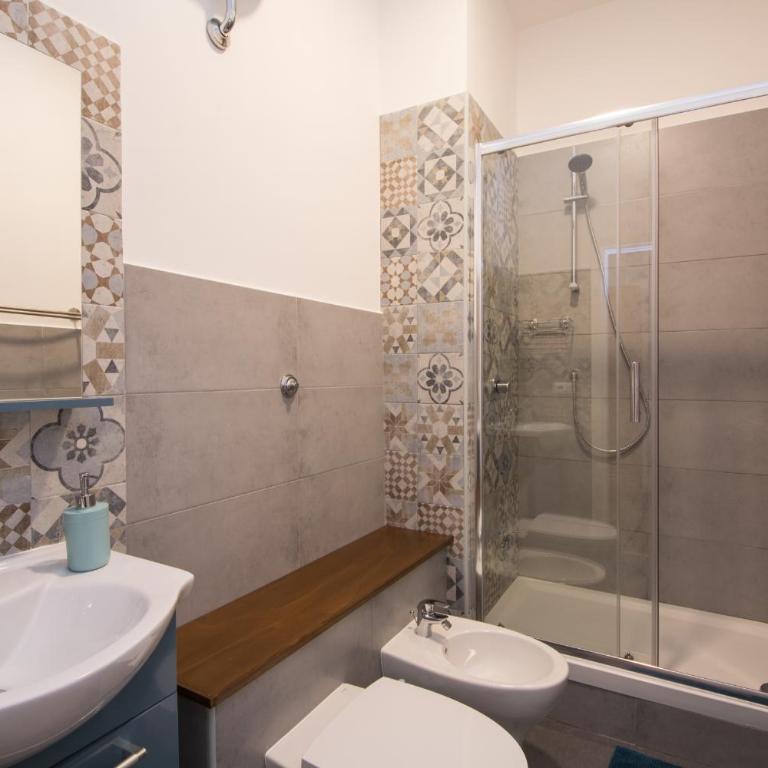 Seven Rooms Vatican - Camera Tripla Comfort con Doccia - 3