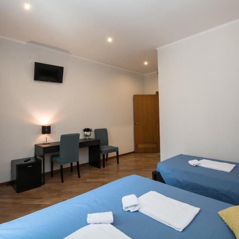 Seven Rooms Vatican - Camera Tripla Comfort con Doccia - 7