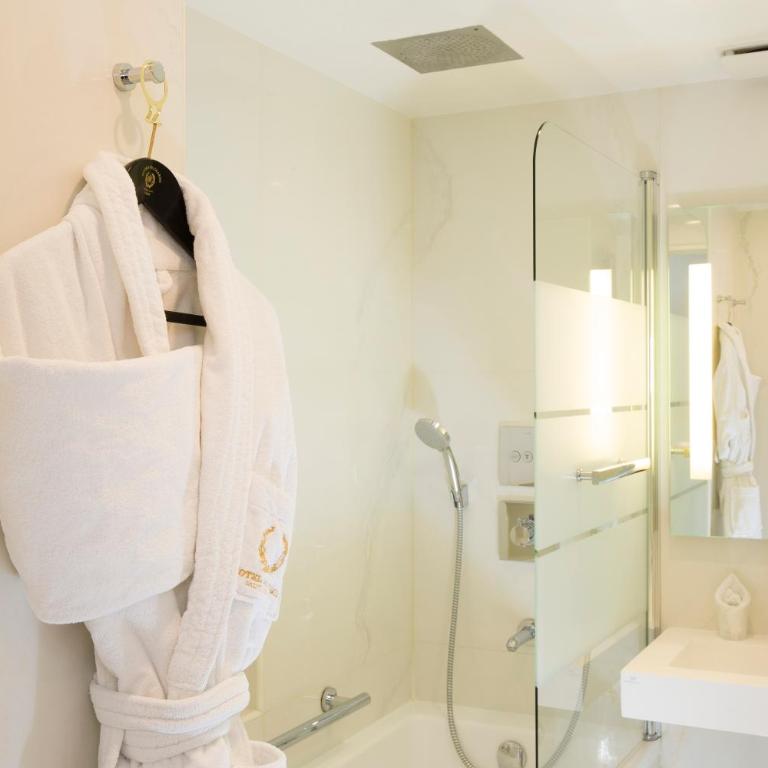 Académie Hôtel Saint Germain - Chambre Double de Luxe avec Baignoire Spa - 6