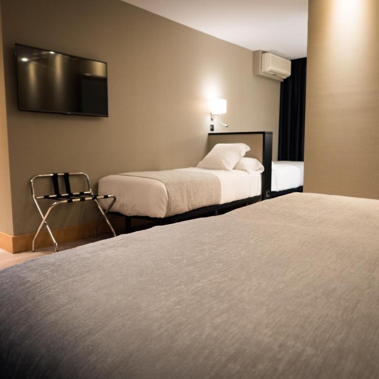 Hotel Plaza - Habitación Familiar - 1