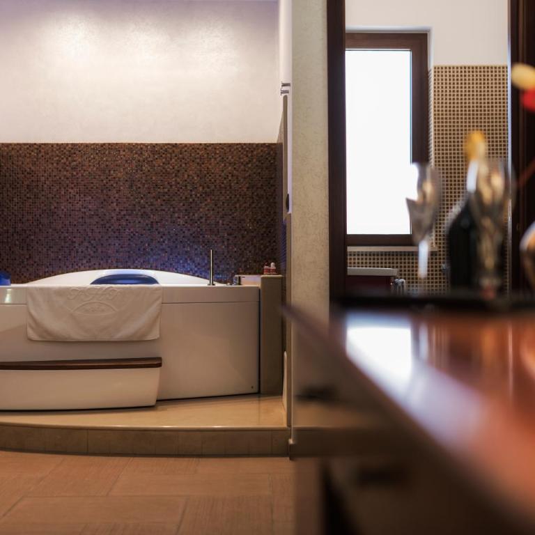 Hotel Flora - Suite con Vasca Idromassaggio - 6