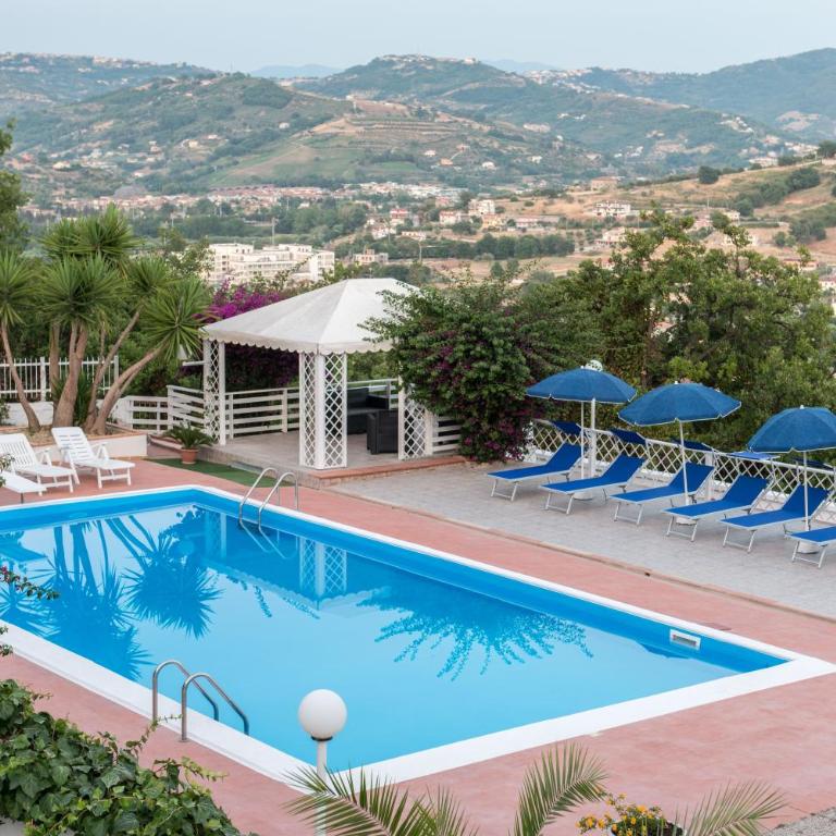 Villa Milena - Camera King con Vista Piscina - 12