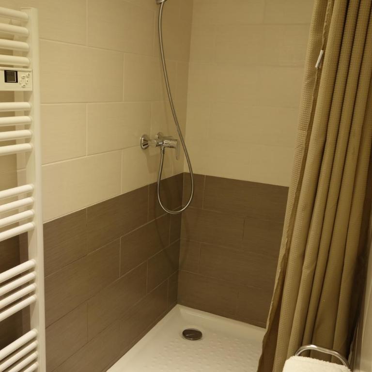 Hotel le Préjoly - Chambre Triple Supérieure avec Terrasse - 3
