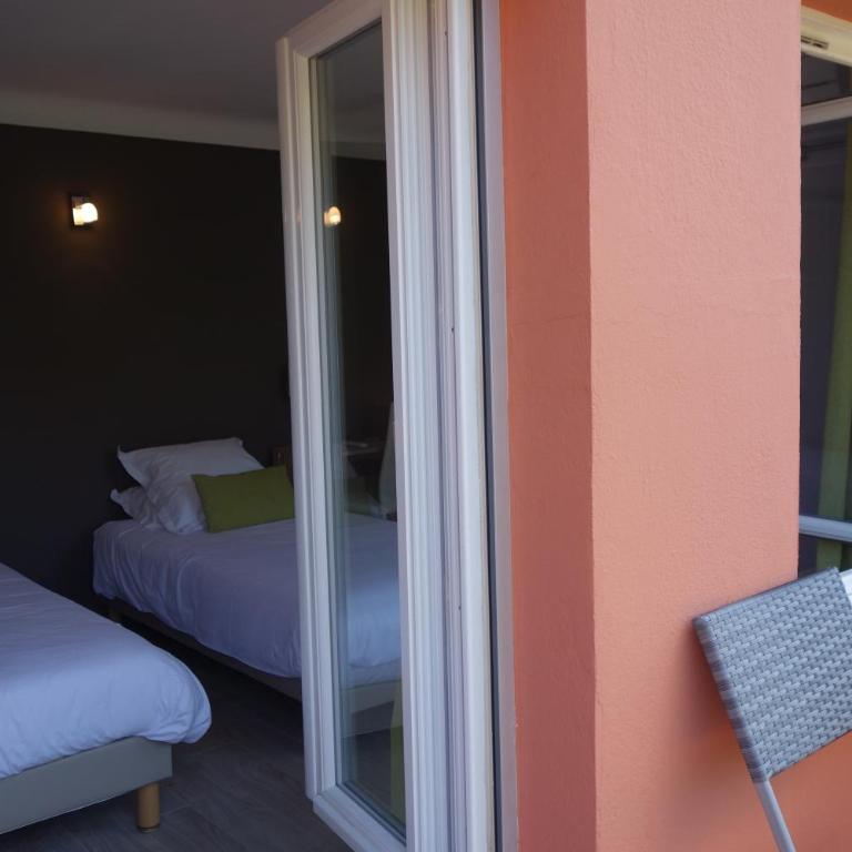 Hotel le Préjoly - Chambre Triple Supérieure avec Terrasse - 21