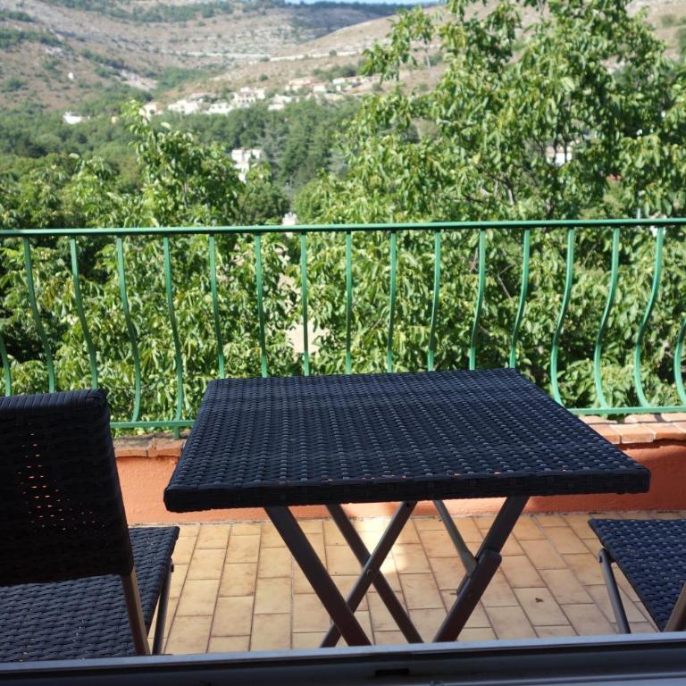 Hotel le Préjoly - Chambre Triple Supérieure avec Terrasse - 2