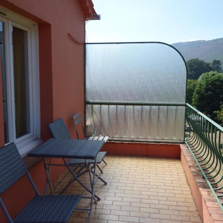 Hotel le Préjoly - Chambre Triple Supérieure avec Terrasse - 17