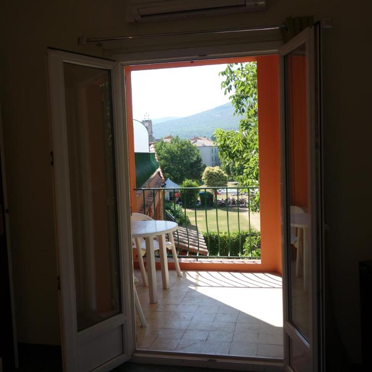 Hotel le Préjoly - Chambre Double ou Lits Jumeaux Standard avec Terrasse - 15