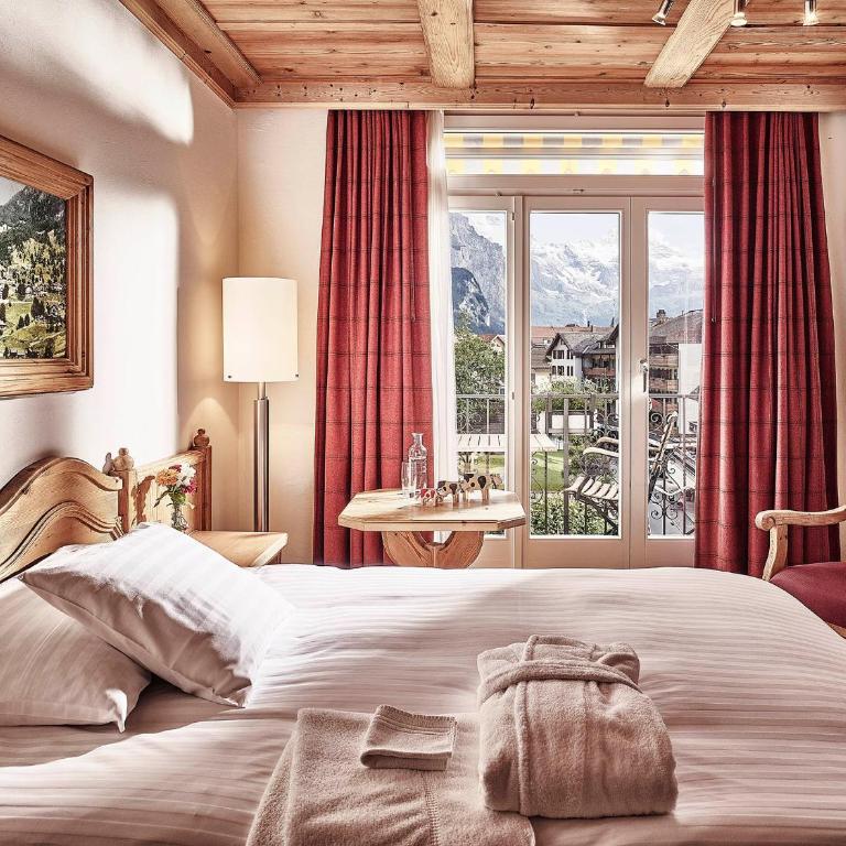 Hotel Schönegg - Deluxe Einzelzimmer mit Queensize-Bett und Bergblick - 1