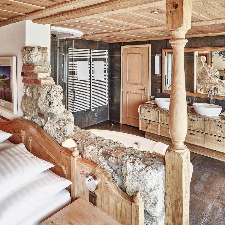 Hotel Schönegg - Deluxe Junior Suite mit Balkon und Panoramablick - 1