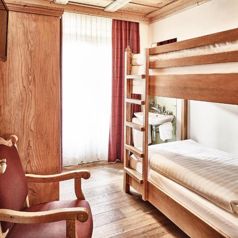 Hotel Schönegg - Superior Familienzimmer mit Balkon und Bergblick - 2