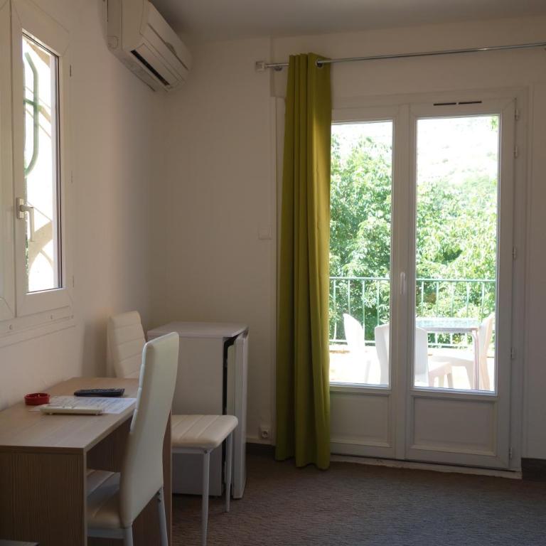 Hotel le Préjoly - Chambre Double ou Lits Jumeaux Supérieure avec Terrasse - 8
