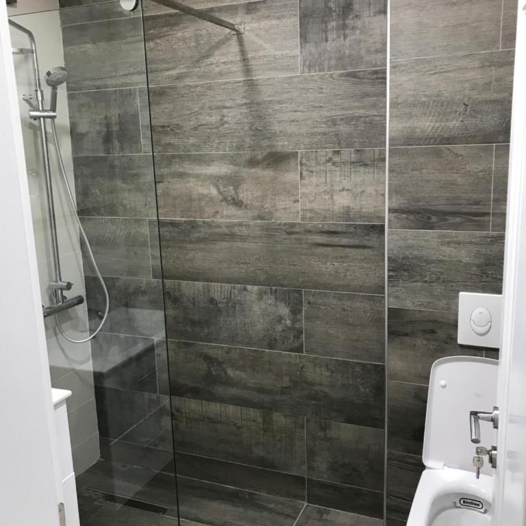 Guesthouse Montex - Dvokrevetna Soba s Bračnim Krevetom/2 Zasebna Kreveta sa Bočnim Pogledom na More - 9