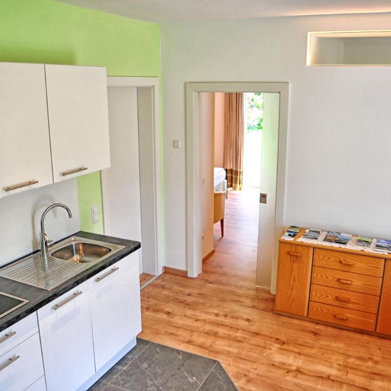 Lindenhof Residence Meran - Two-Bedroom Apartment with Garden View - 3