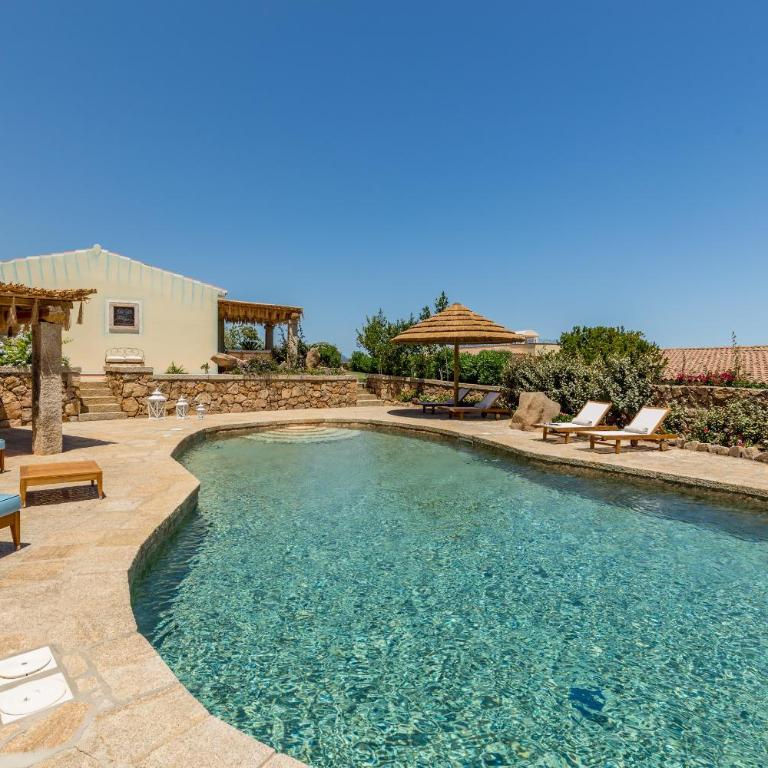 Hotel Costa Caddu - Suite con 3 Camere da Letto e Piscina - 1