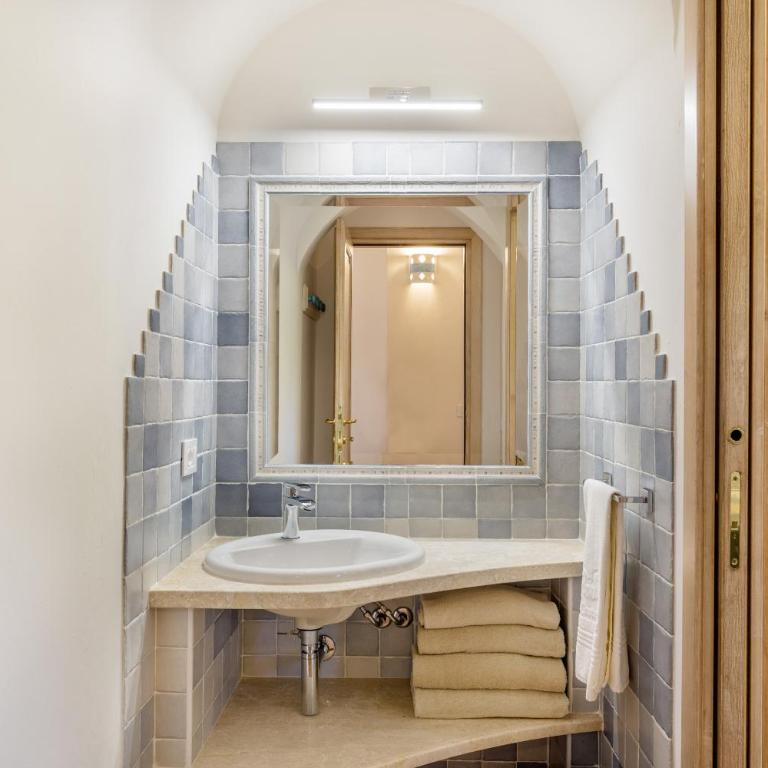 Hotel Costa Caddu - Suite con 2 Camere da Letto e Piscina - 9