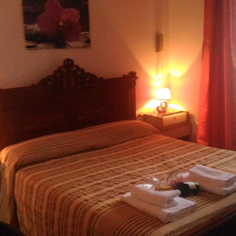 Hotel California - Double or Twin Room with Private Bathroom - 4