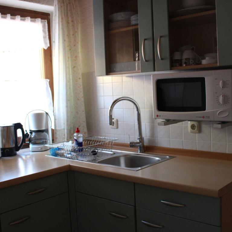 Gastehaus Luise - Apartment mit Balkon 1 - 2