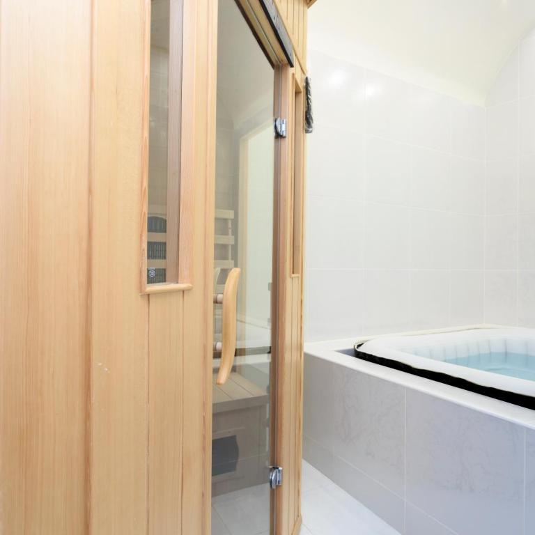 Louvre Luxury Apartment & SPA - Superior Four-Bedroom Apartment with Sauna - 44