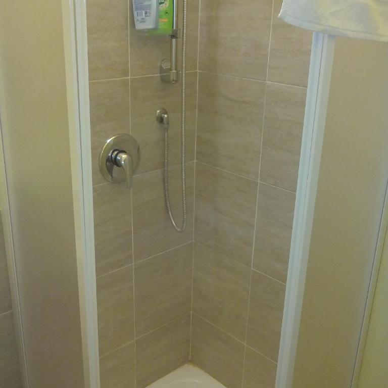 I Cinque Continenti - Camera Tripla Basic con Bagno in Comune - 2