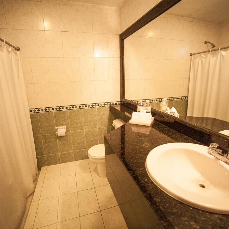 Hotel Holly - Standard King Room - 7