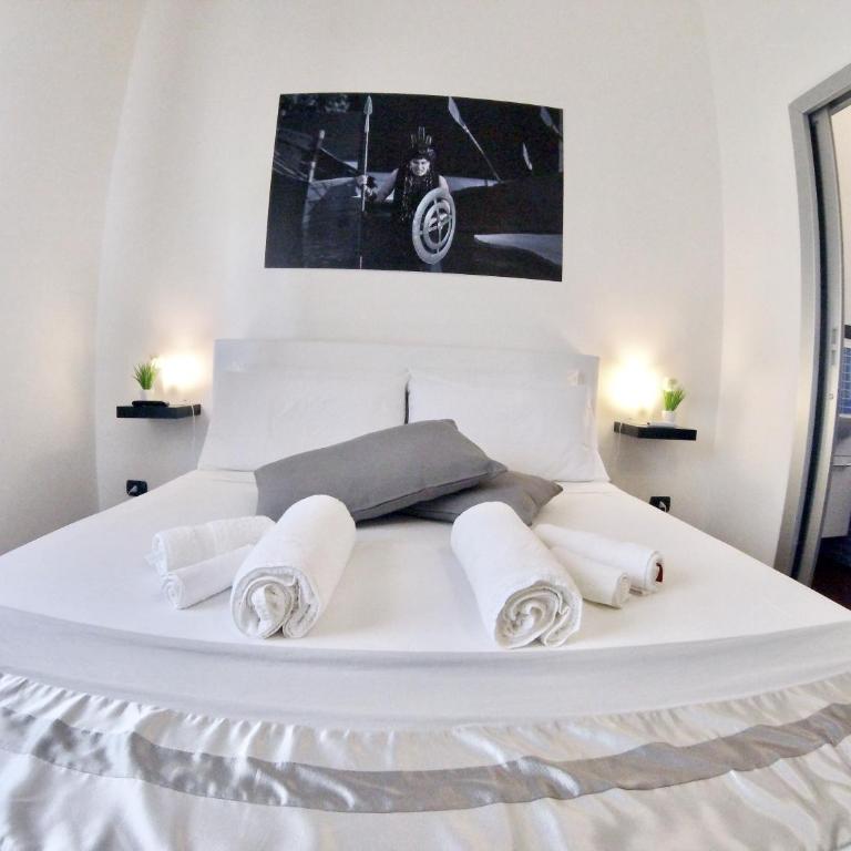 Mythos Affittacamere - Camera Matrimoniale Deluxe con 1 Letto Supplementare - 5