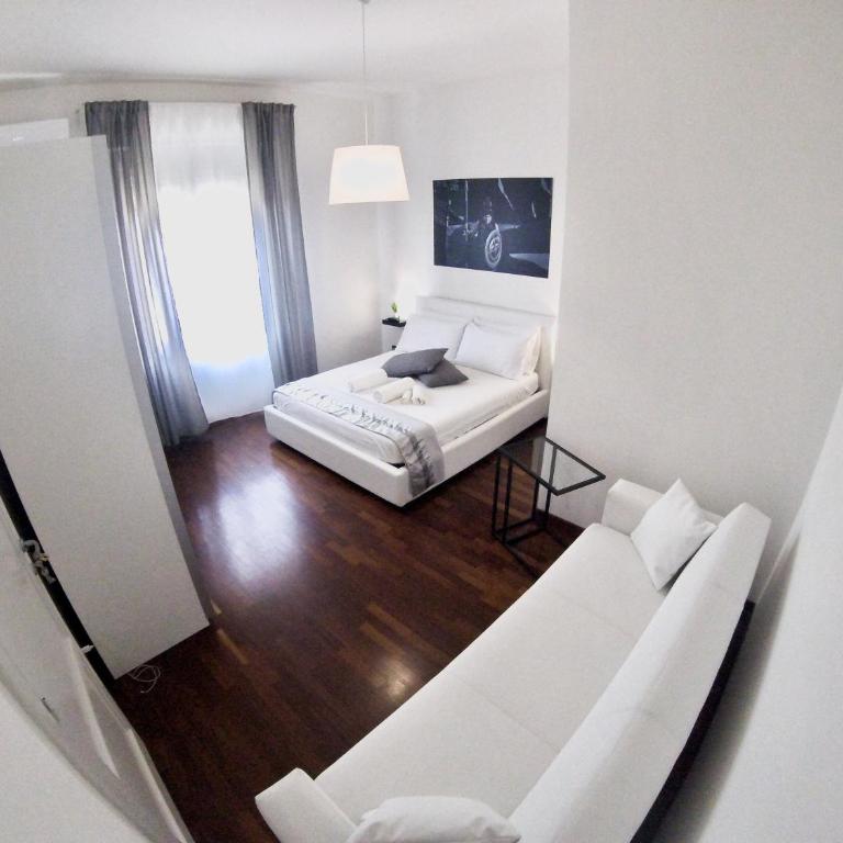 Mythos Affittacamere - Camera Matrimoniale Deluxe con 1 Letto Supplementare - 1